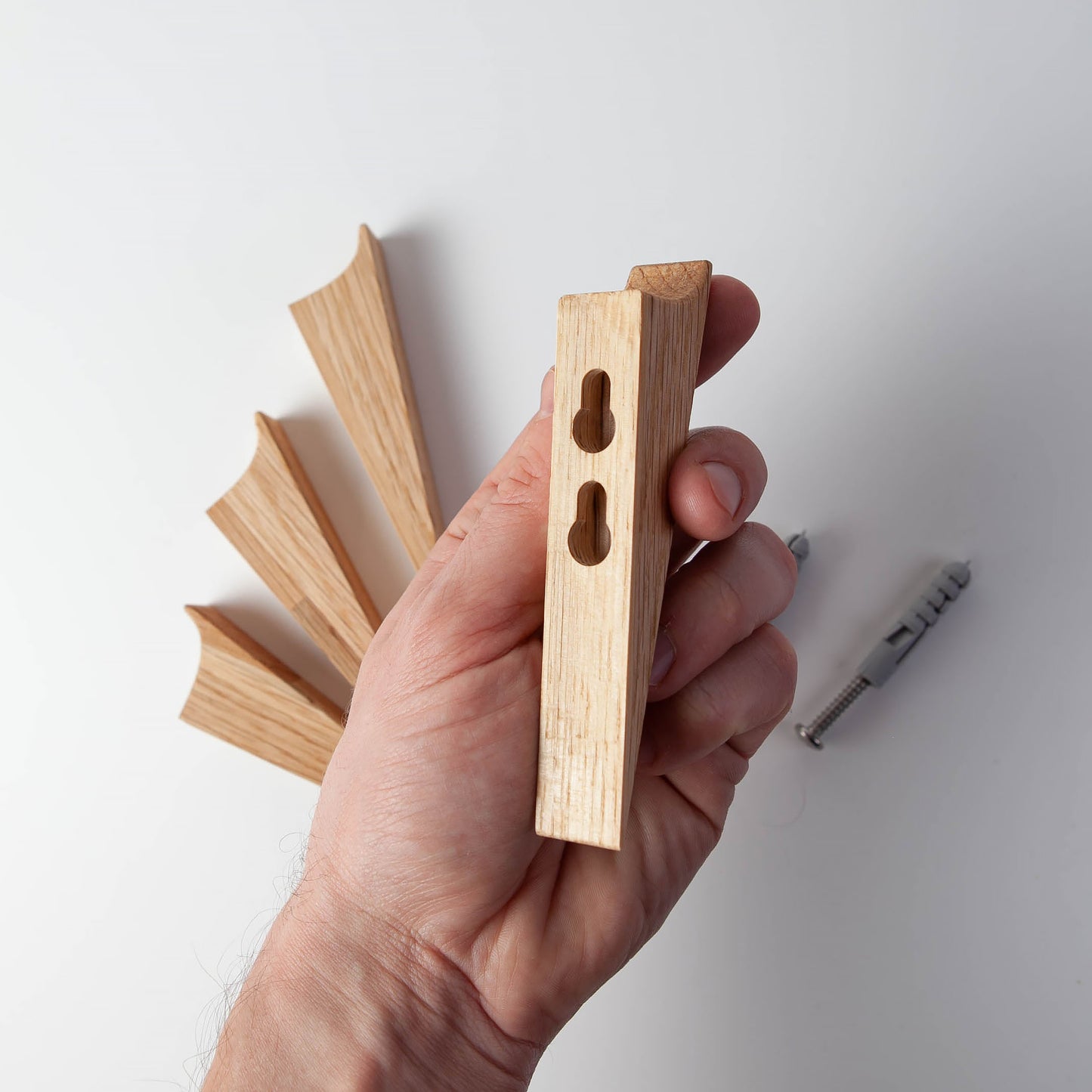 Moderner Haken aus Eichenholz, Craman #113