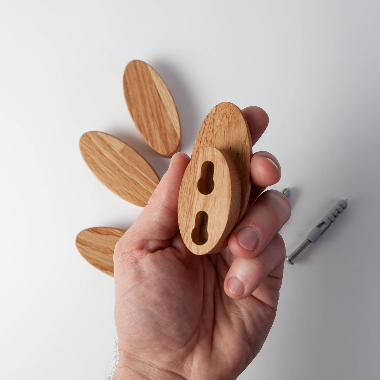 Moderner Haken aus Eichenholz, Craman #114