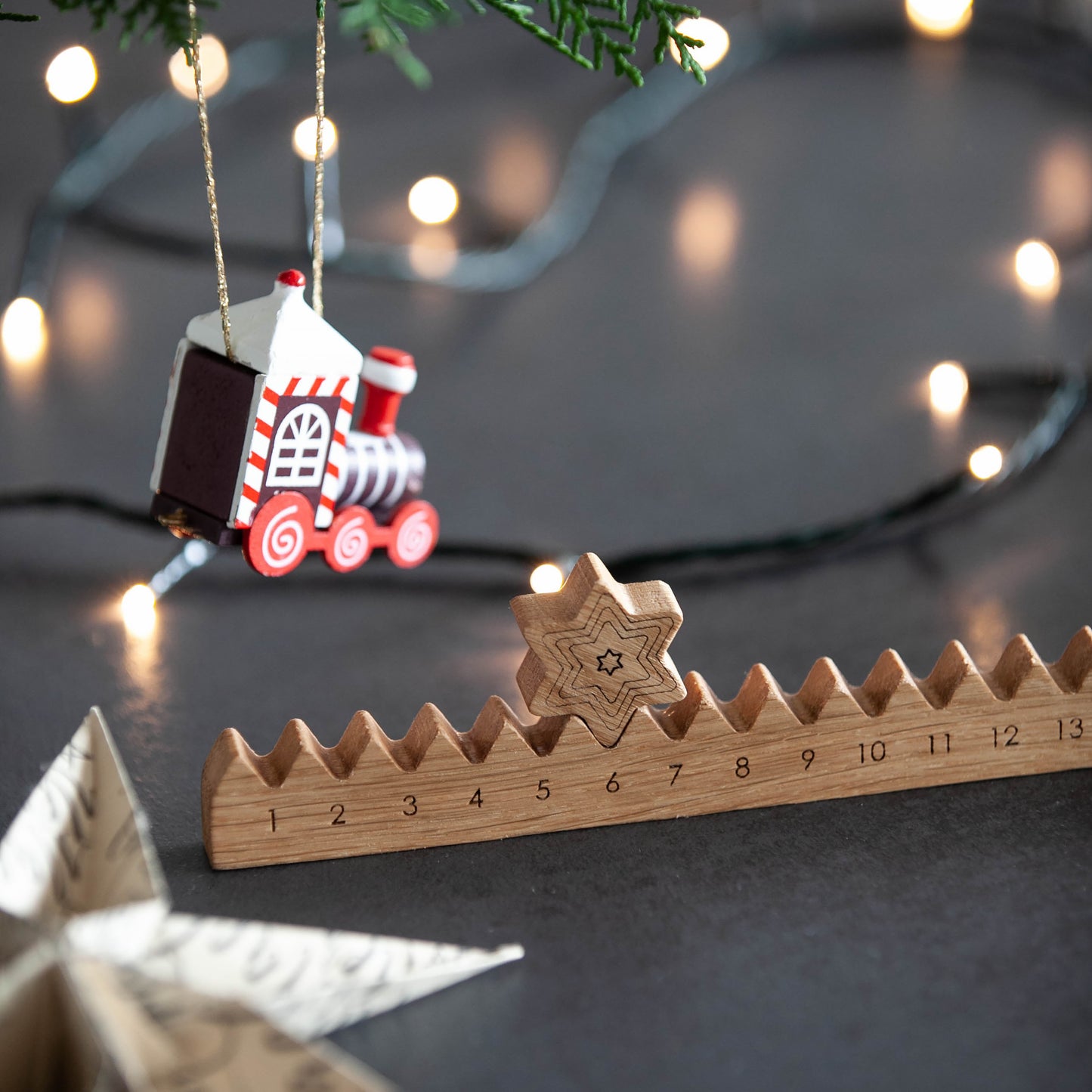 Holz-Adventskalender mit Stern