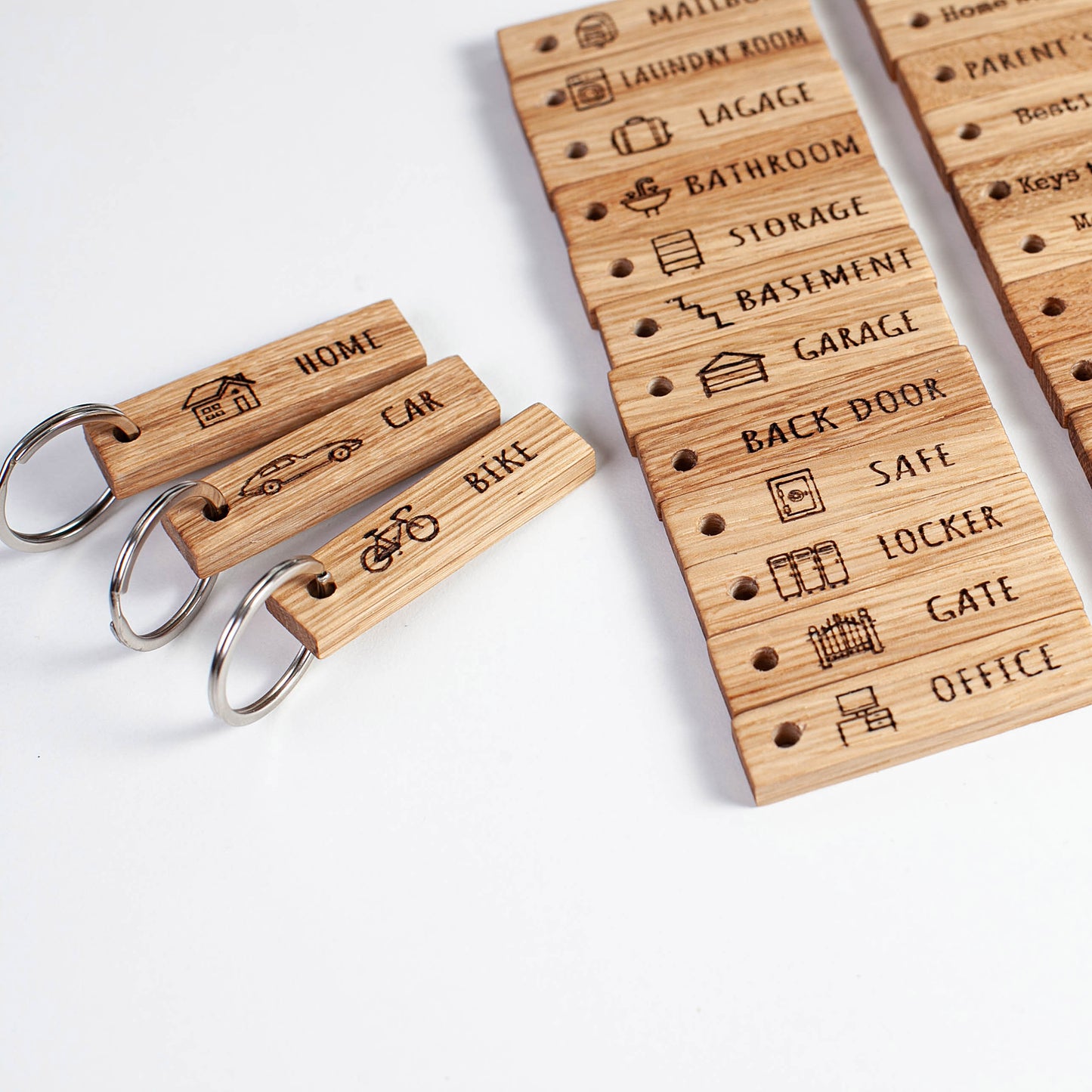 Wooden keychain – Minimalist oak