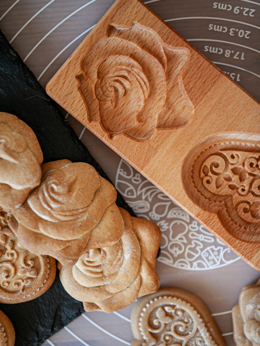 Keksform "Herz und Rosen" aus Buchenholz
