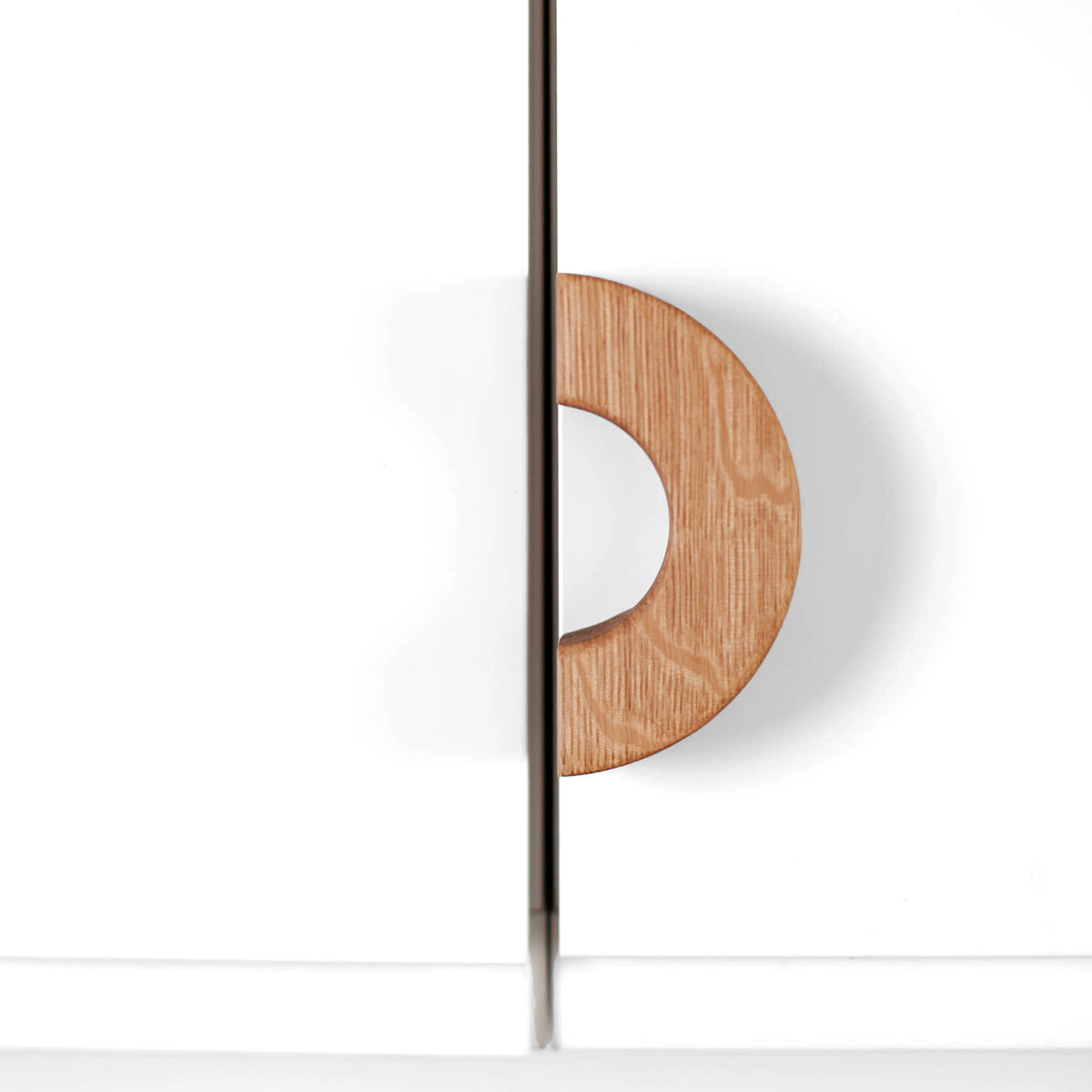 Oak Wood Knob Bagel – Minimalist Scandinavian Handle