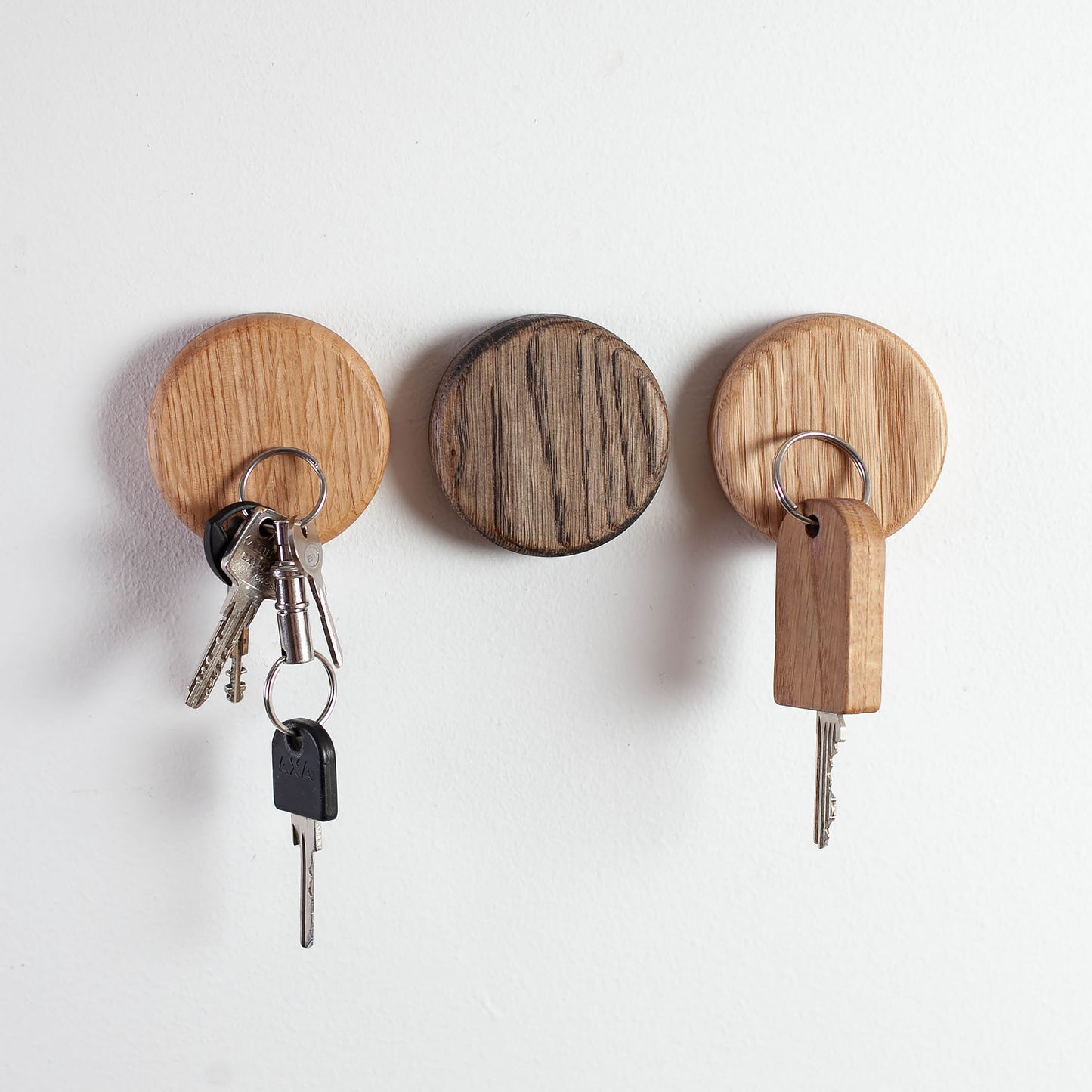 Magnetic oak holder, circle