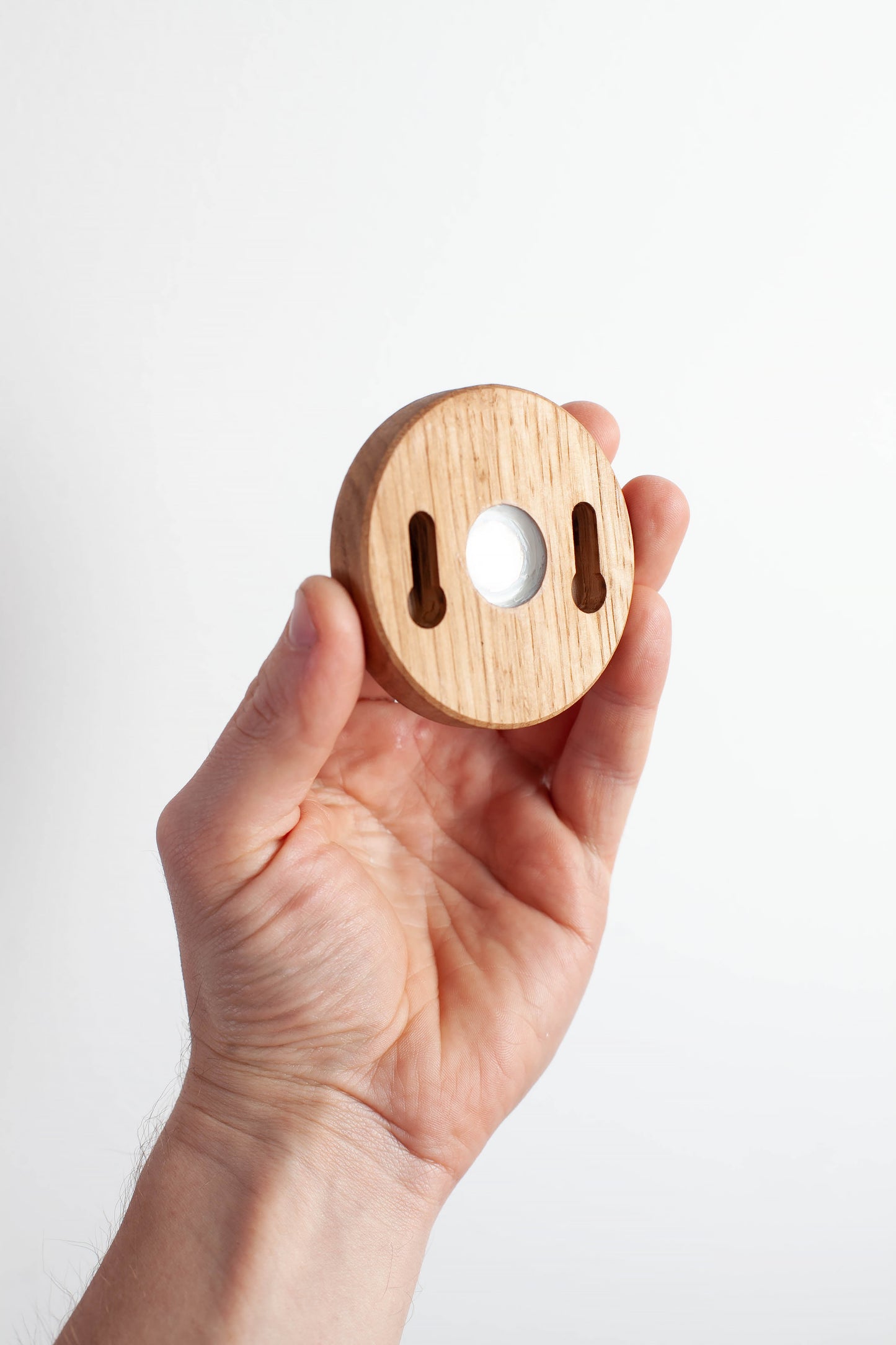 Magnetic oak holder, circle