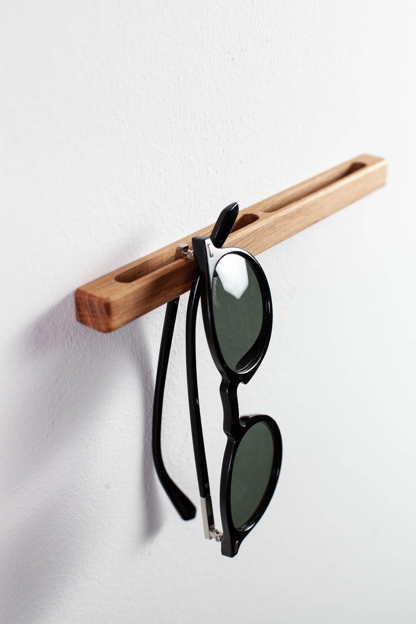 Wandmontierter Brillenhalter, straight