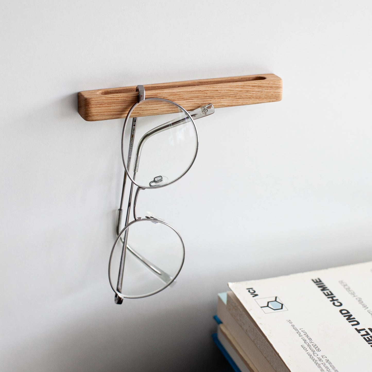 Eleganter Halter für Lesebrillen