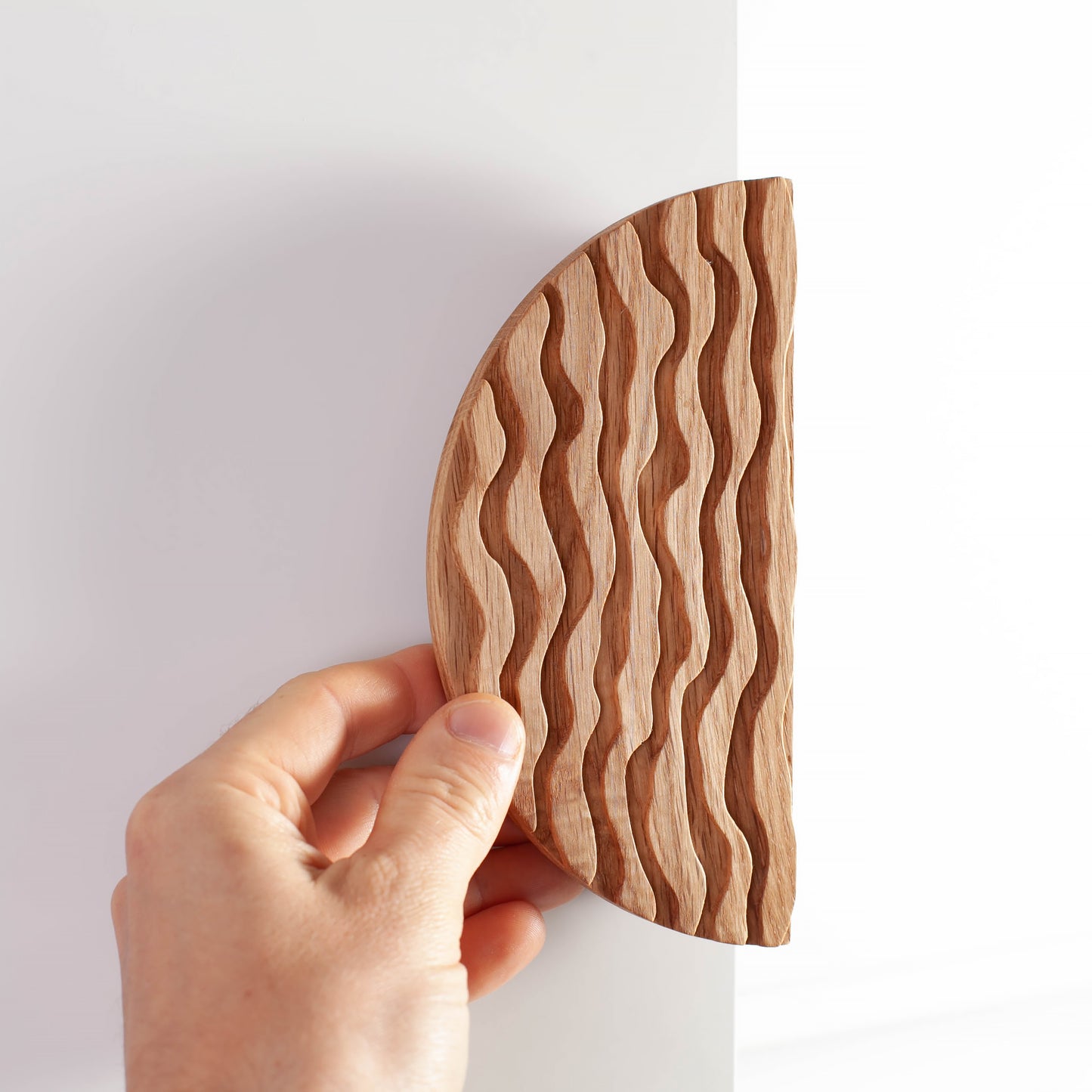 Eichenholz-Knauf für IKEA-Möbel – Skulpturale Halbmond-Form