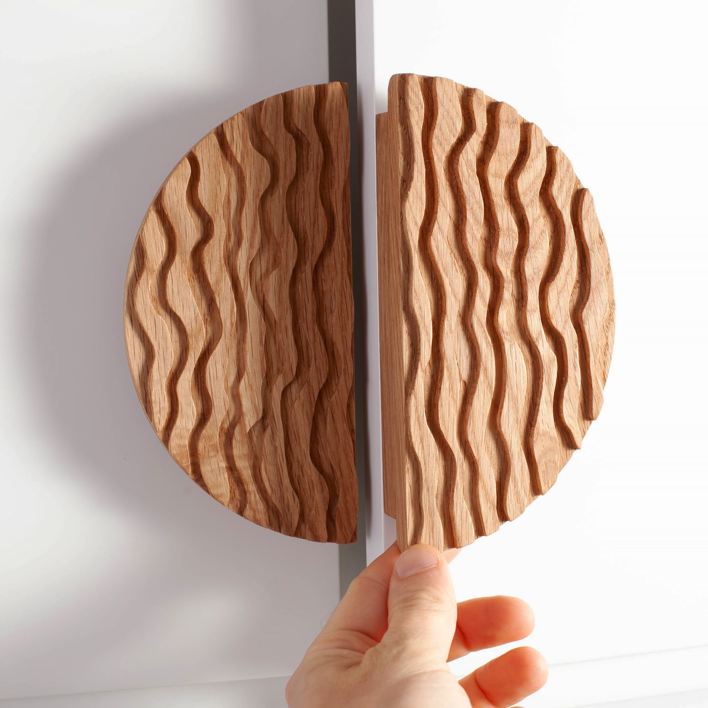 Eichenholz-Knauf für IKEA-Möbel – Skulpturale Halbmond-Form