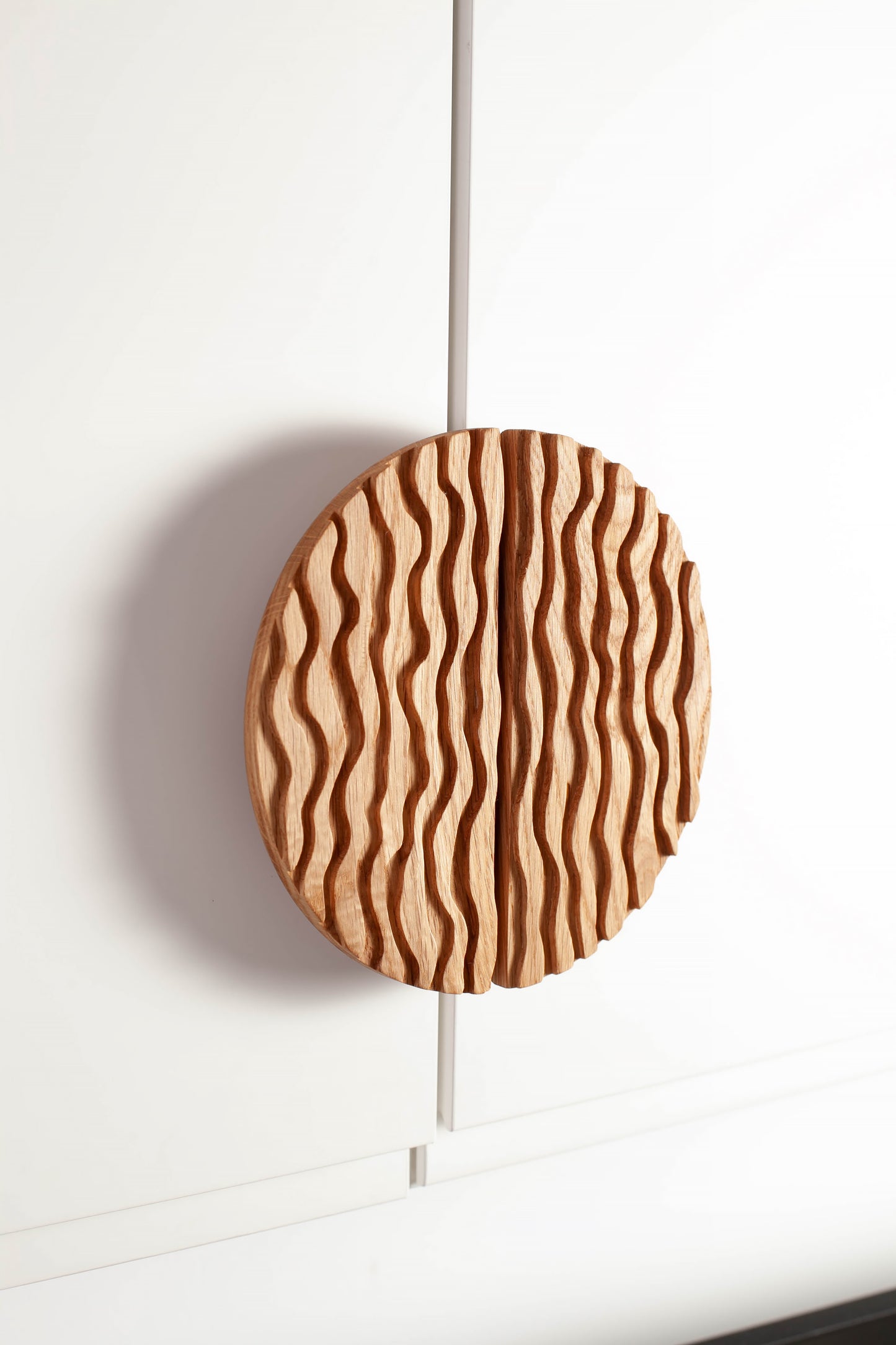 Eichenholz-Knauf für IKEA-Möbel – Skulpturale Halbmond-Form