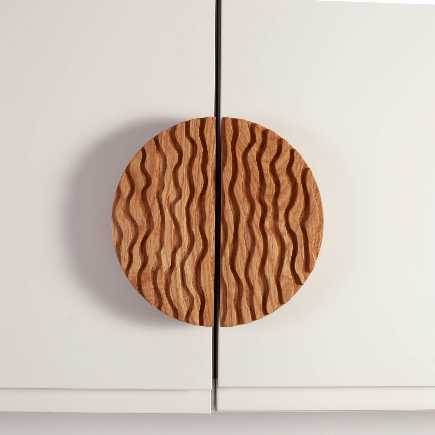 Eichenholz-Knauf für IKEA-Möbel – Skulpturale Halbmond-Form