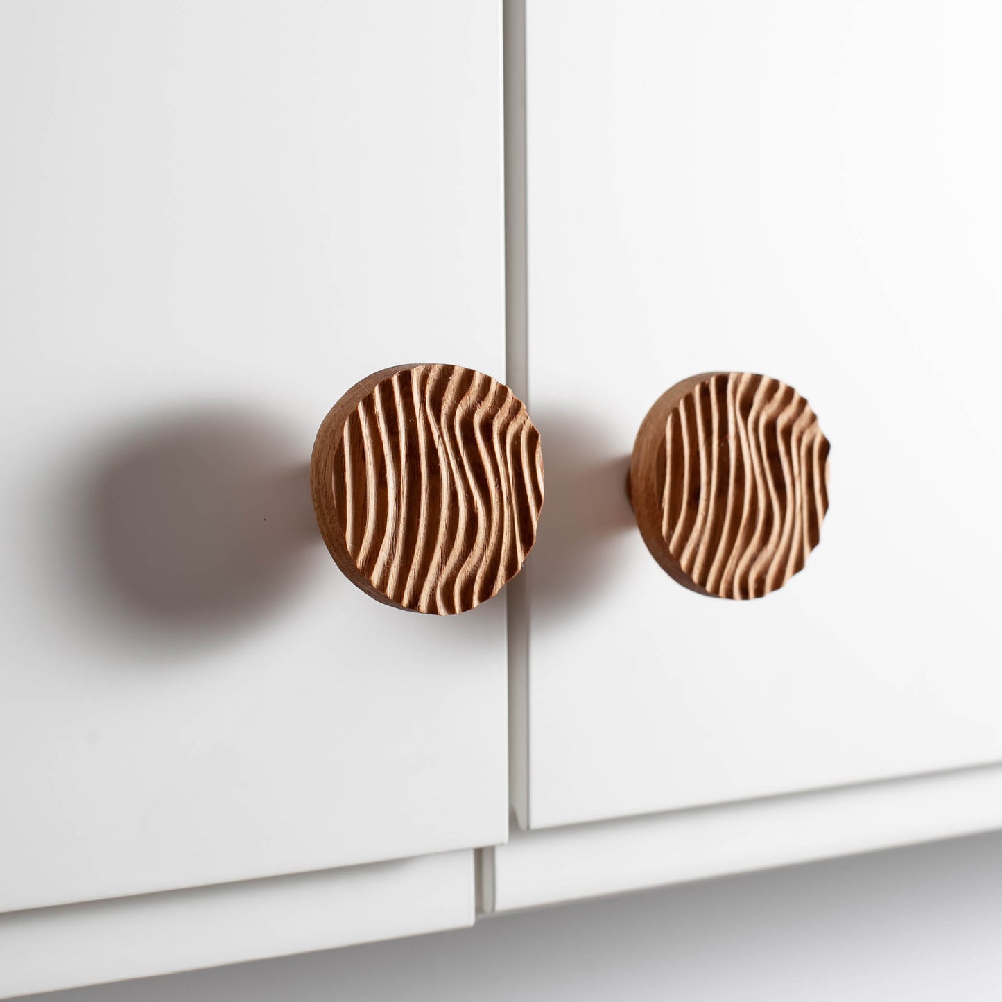 Möbelholzgriff Carved Wave, Craman