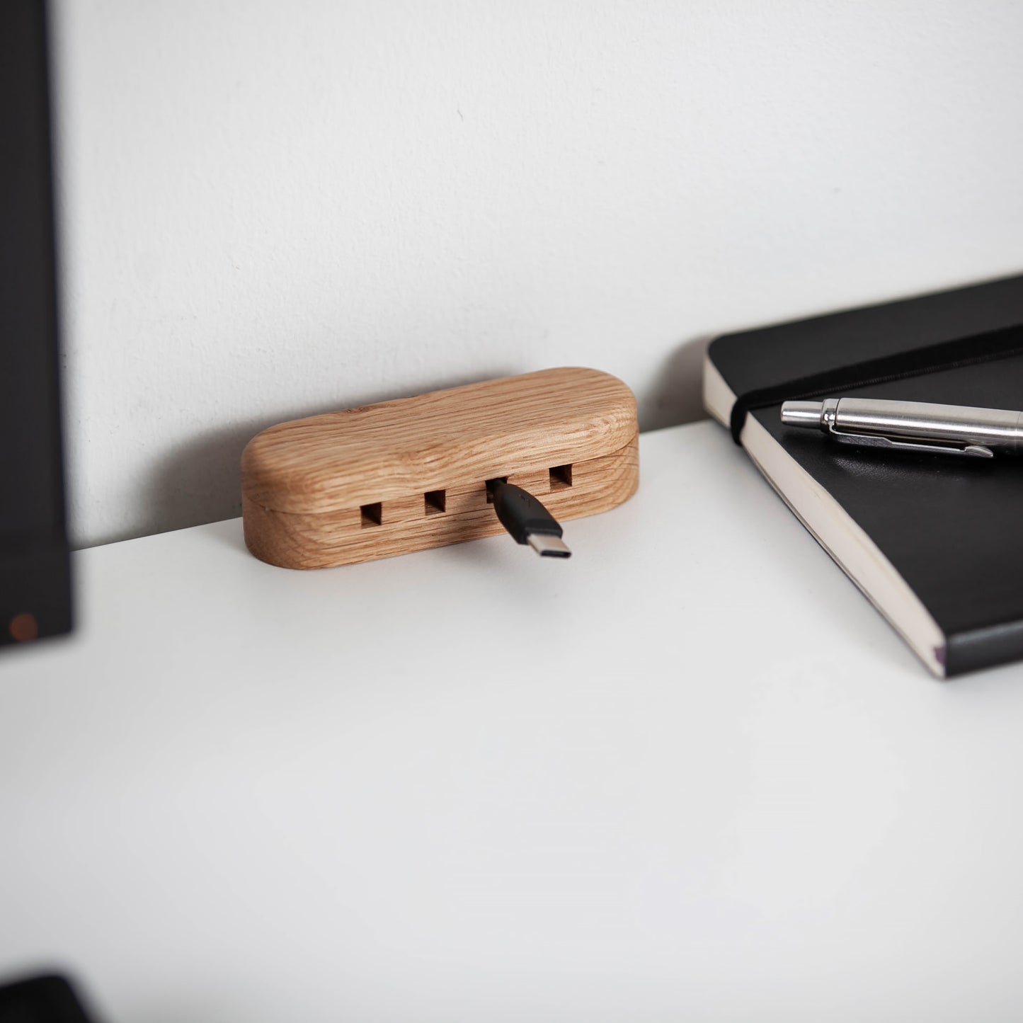 Kabelhalter aus Eiche