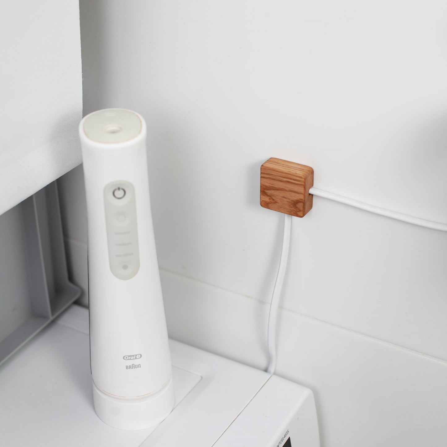 Dekorative Kabelhalter aus Eiche