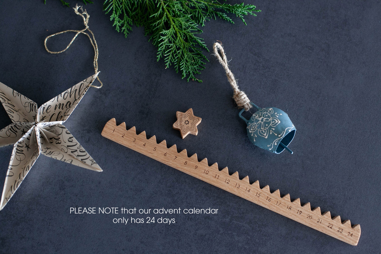 Holz-Adventskalender mit Stern