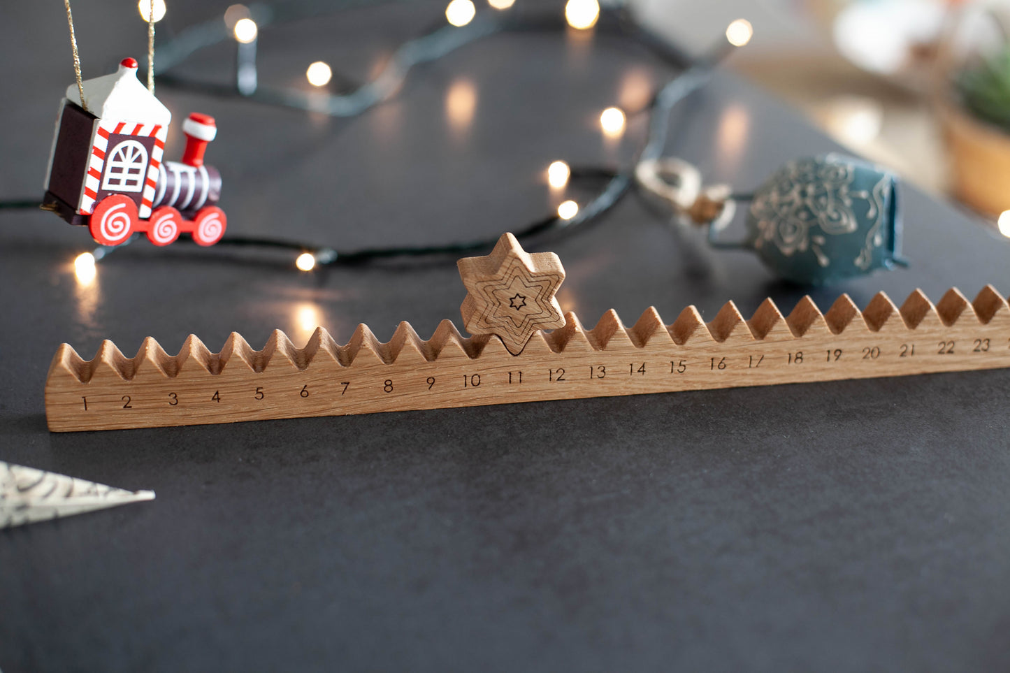 Holz-Adventskalender mit Stern