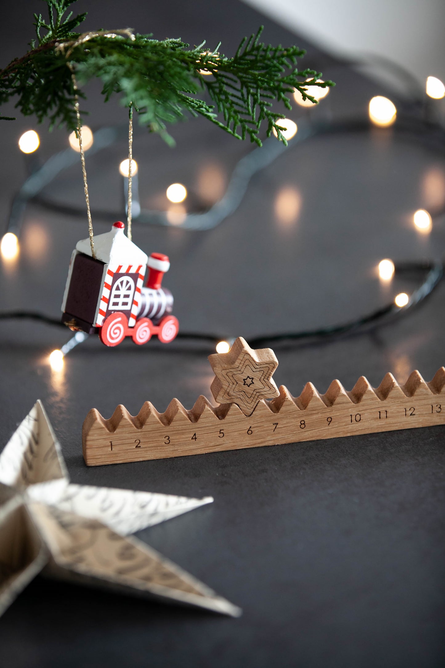 Holz-Adventskalender mit Stern