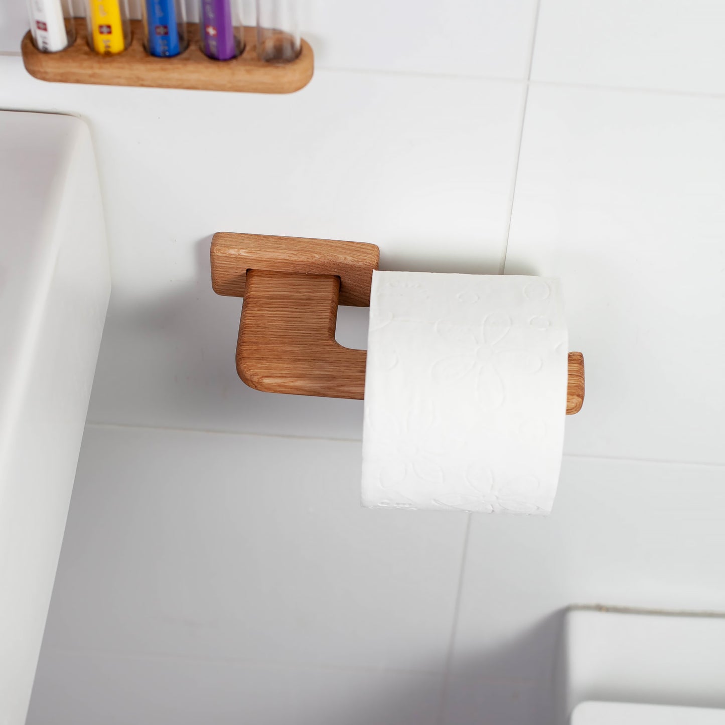 Toilettenpapierhalter aus Eiche – selbstklebend, V1-standart, ohne Bohren