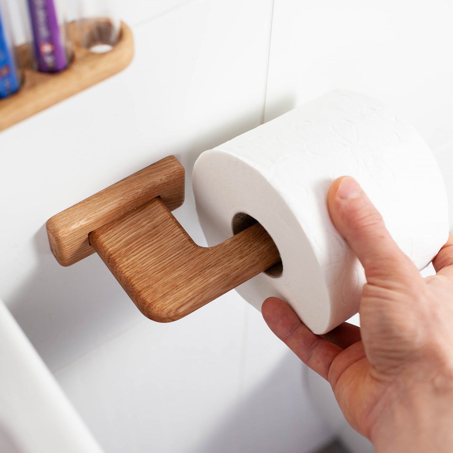 Toilettenpapierhalter aus Eiche – selbstklebend, V1-standart, ohne Bohren